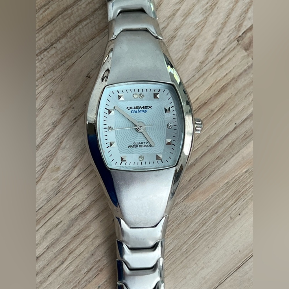 Quemax Galaxy Ladies Watch Stainless Steel Bracelet, Dial, Hands, and Markers